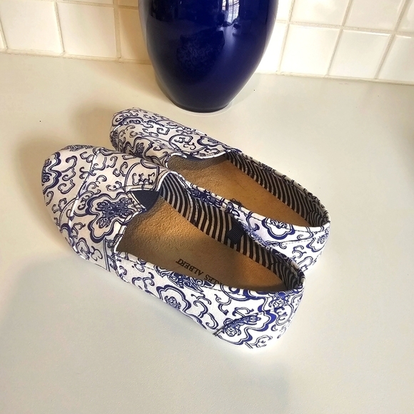 NEW Charles Albert Blue & White Flat Striped interior Size 6M WIDE - Picture 1 of 9